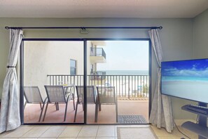 Interior - Spacious Beachfront Corner Unit Overlooking the Pool! Private Balcony, Beach, Nearby Restaurants. (Madeira Beach)