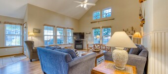 Sunny Beach House with Private Hot Tub, Firepit, & Tons of Space - Dogs OK