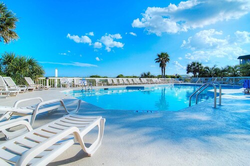 Deluxe deluxe oceanfront huoneisto lähellä kauppoja ja ravintoloita laituri pääsy