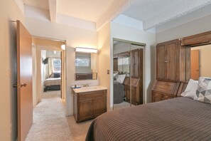 2 bedrooms, internet, bed sheets
