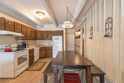 Ten Mile Creek Condo: Downtown Frisco, Hot Tub