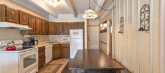 Ten Mile Creek Condo: Downtown Frisco, Hot Tub