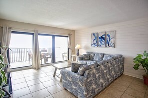 TV - Beachfront Condo Directly Across from Johns Pass Village.  Excellent Location! (Madeira Beach)