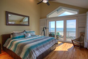 4 bedrooms, iron/ironing board, free WiFi - Stunning Beachfront Views, Direct Beach Access, and Swim Spa. Ticket included to Top Attractions. (Madeira Beach)