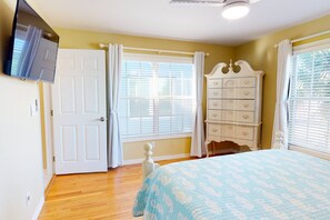 4 bedrooms, iron/ironing board, free WiFi