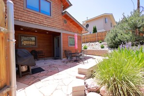 Outdoor dining - Sparkling new home close to downtown & hiking trails (Durango)