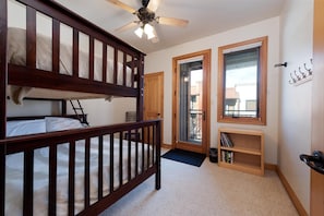 3 bedrooms, free WiFi, bed sheets
