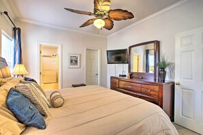 2 bedrooms, iron/ironing board, Internet, bed sheets - South Padre Island Condo w/ Pool Access & Balcony! (South Padre Island)