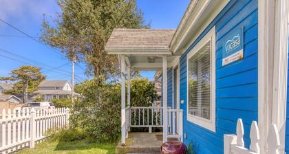 Artistic Getaway with Entertainment, Beach Nearby - Dogs OK