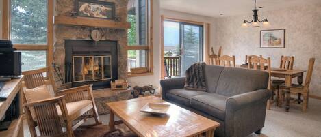 Télévision, cheminée