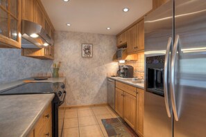 Fridge, stovetop, coffee/tea maker, cookware/dishes/utensils