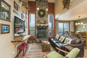 TV, fireplace, Netflix, Hulu