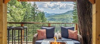 Das Tree Haus-Views, Hot Tub, WIFI, Dogs, ROKU