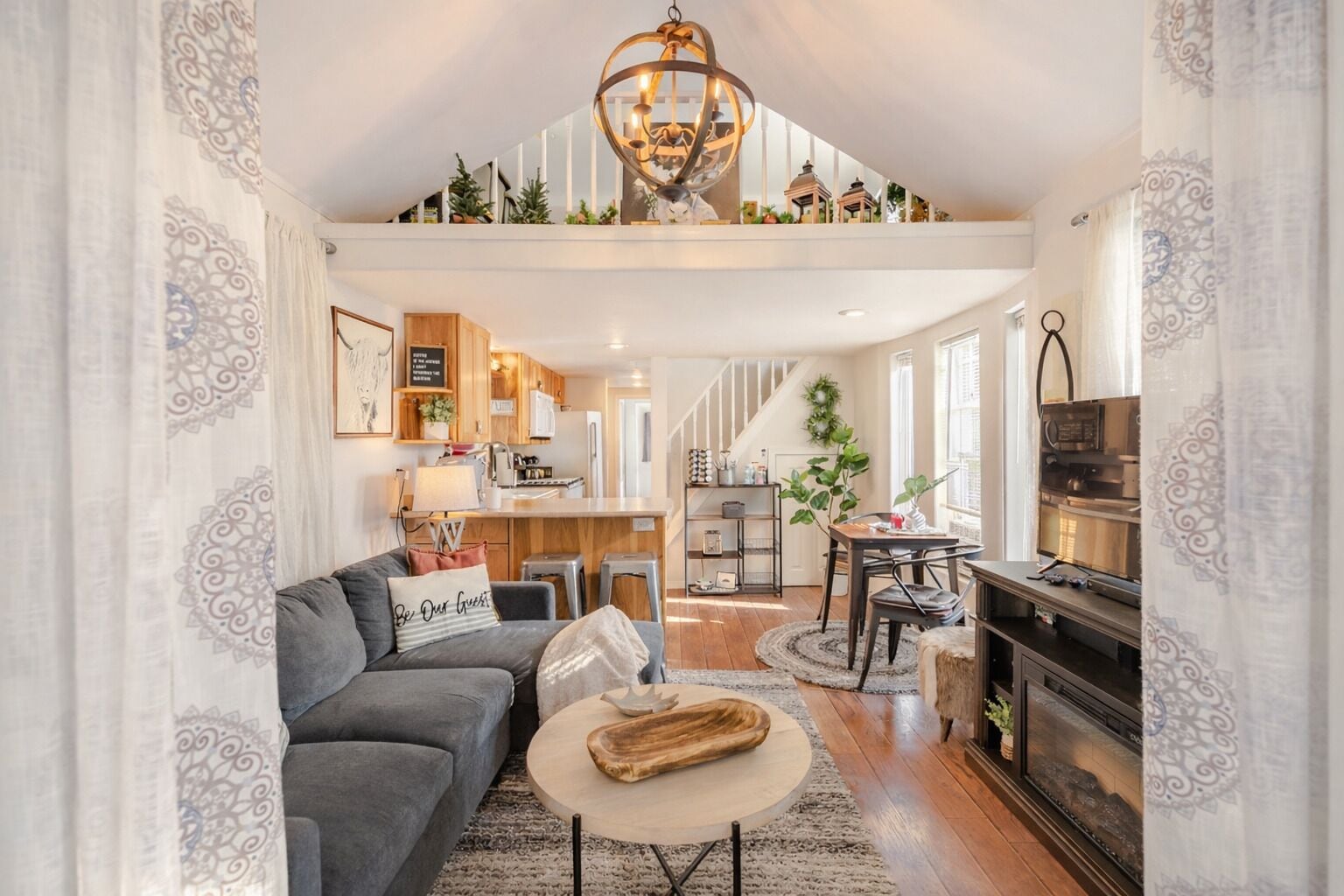 Smart-TV, Kamin, DVD-Player