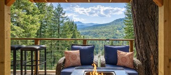 Das Tree Haus-Views, Hot Tub, WIFI, Dogs, ROKU