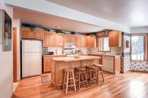 Fridge, microwave, oven, stovetop - Village Townhome: Views, Location (Frisco)