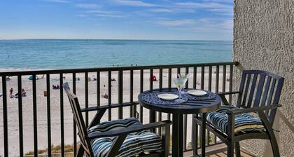 Beachfront Balcony with World Class Beach Views. Heated Pool. Walk to Shops & Restaurants.