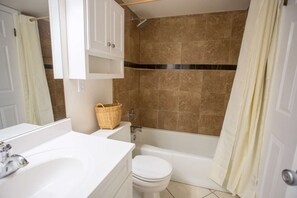 Combined shower/tub, hair dryer, towels, shampoo