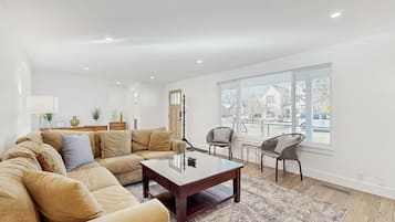 Televisión y chimenea