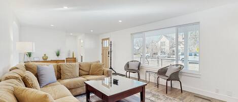 Televisión y chimenea