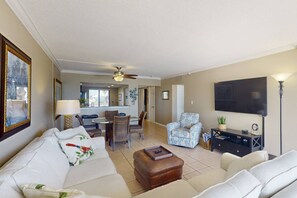 TV - Large Private Balcony with Beach View! Beachfront, Pool, Hot Tub, Grill, and Close to Restaurants (Madeira Beach)