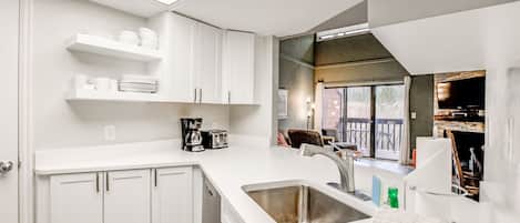 Microwave, stovetop, dishwasher, coffee/tea maker