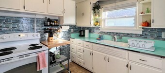 Tyn & Marty's Old-Fashioned Beach Cottage