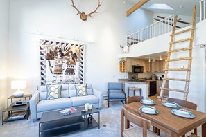 1.02-telluride-double-diamond-3-living-room