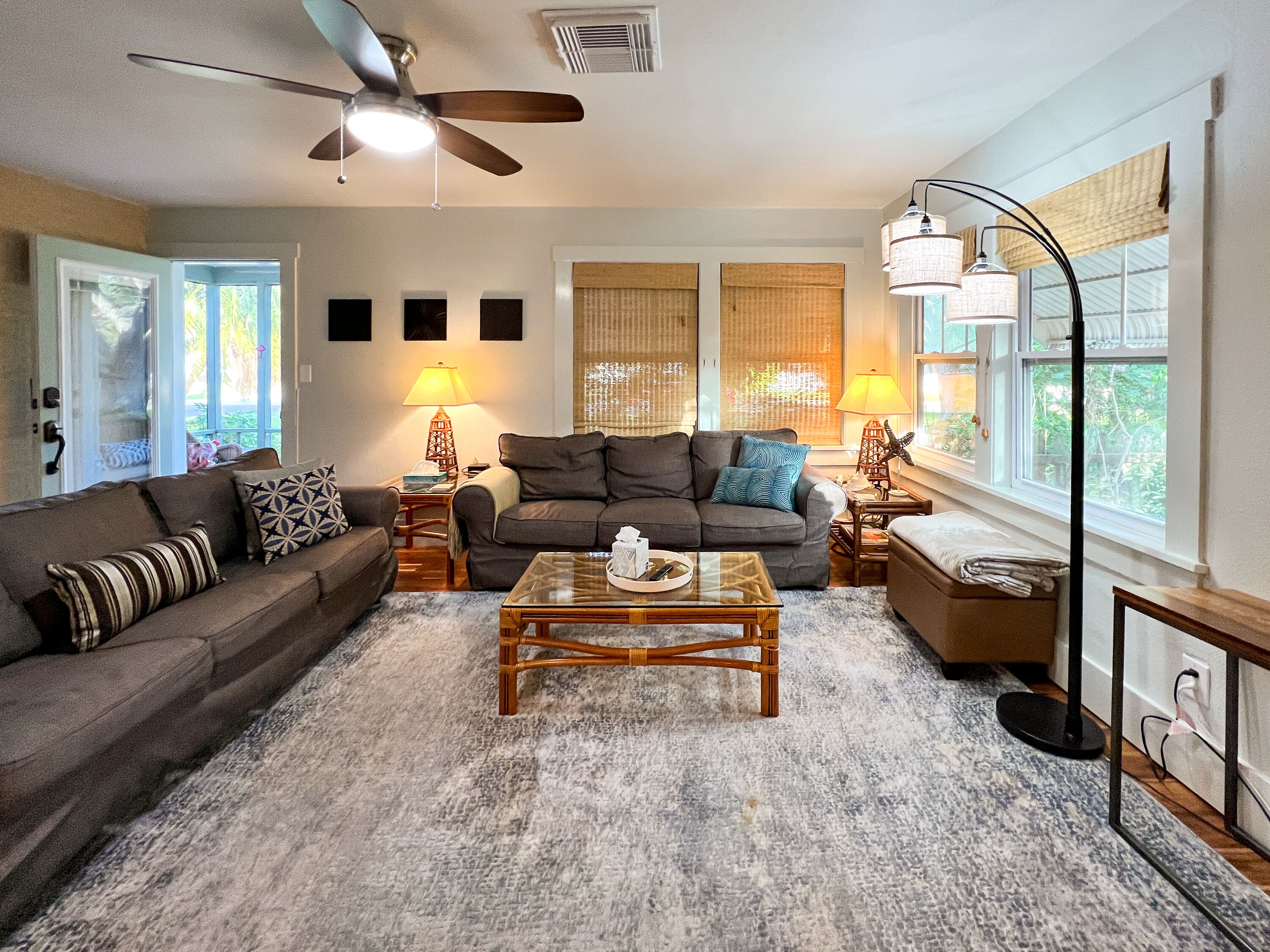 Palm Cottage - Vintage Tropical Hideaway Waterfront District