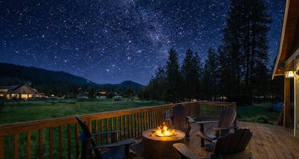 All About the Acreage | Stargaze | Hot Tub | BBQ