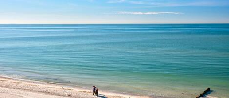 Playa en los alrededores, toallas de playa y paseos en botes de motor