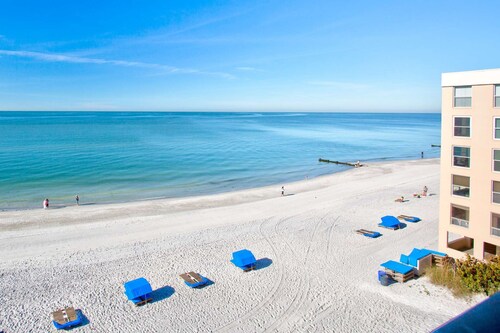 Beachfront Condo With Private Balcony Overlooking the Sand! Relax on the Beach or Lounge in the Pool