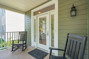 Terrace/patio - Attractive Charleston-style home with pool access in Wild Dunes (Isle of Palms)