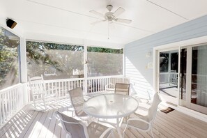 Outdoor dining - Spacious home just a short walk to the beach with a screen porch (Isle of Palms)