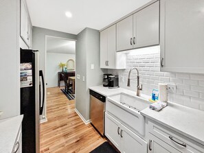 Fridge, microwave, oven, stovetop - Wild Dunes- Twin Oaks Lane- Golf and Tennis paradise- Elevator, sleeps 8! (Isle of Palms)