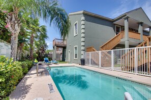 Pool - Dog-Friendly Modnern Condo Near Beach Access - Ocean Views & Shared Pool (South Padre Island)