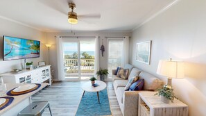 Smart-TV, DVD-spiller og bøker