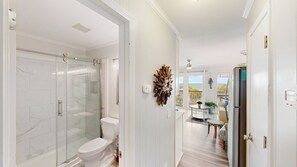 Douche, serviettes fournies