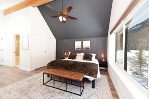 4 bedrooms, free WiFi, bed sheets