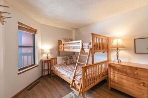 2 chambres, fer et planche à repasser, Internet gratuit, draps fournis