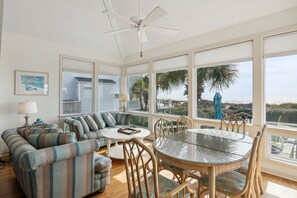 Dining - Wonderful, beachside elevated home with great ocean views (Isle of Palms)