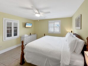 7 bedrooms, iron/ironing board, free WiFi, bed sheets - Pet friendly home with pool, billiard table; across the street from beach. (Isle of Palms)