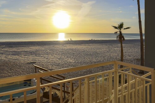 Spectacular 4 Bedroom Townhouse on the Beach. Incredible Views!  Swim Spa. $400.00 of Free Fun Daily