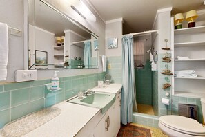 Kostenlose Toilettenartikel, Haartrockner, Handtücher