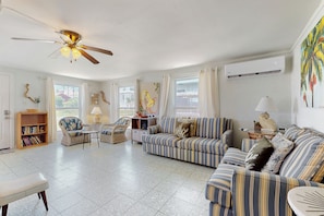 Fernseher, DVD-Player, Bücher