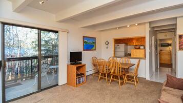 TV, fireplace, DVD player