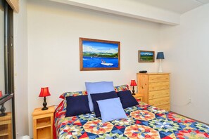 2 bedrooms, iron/ironing board, internet, bed sheets