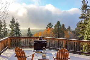 Property grounds - Unplugged dog-friendly getaway with tree-lined views (Durango)