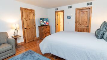 2 habitaciones, tabla de planchar con plancha, internet y ropa de cama