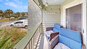Terrace/patio - Nestled Just Steps Away from the Sun-Kissed Shores! (Isle of Palms)